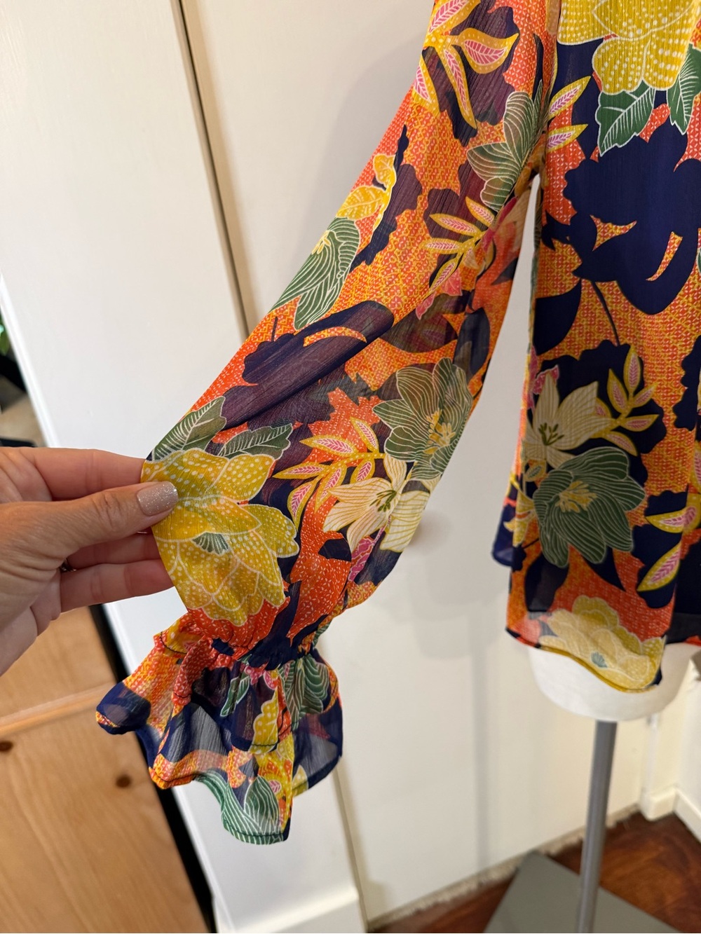 Fate Floral Tie-Neck Blouse in Navy, Pink & Orange Sheer fabric SZ S - Picture 4 of 4
